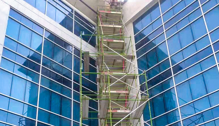  Maintenance of Exterior Wall of Dubai Mall 